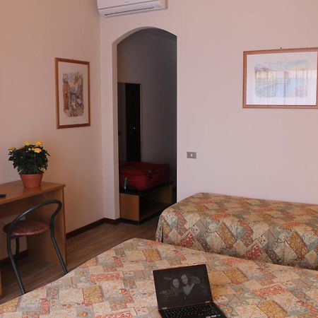 Aries Hotell Lesa Rom bilde