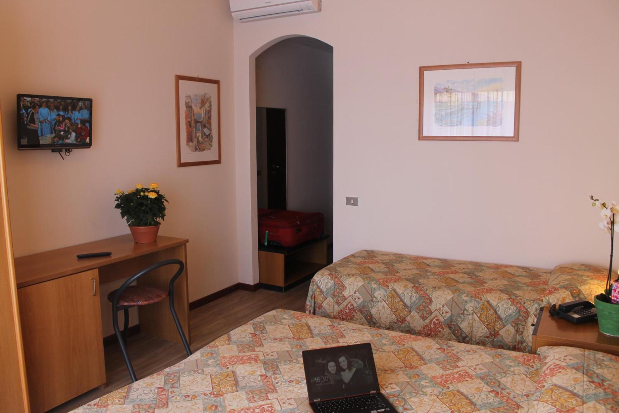 Aries Hotell Lesa Rom bilde